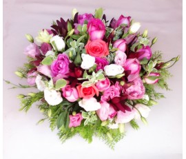 T4 DEEP PINK ROSES WITH MATCHING FLOWERS TABLE DISPLAY